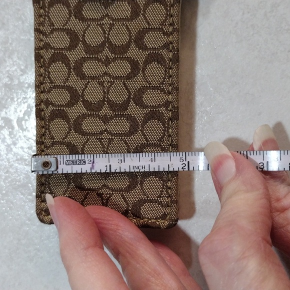 EUC Coach Signature I-Pod Case - Picture 12 of 13